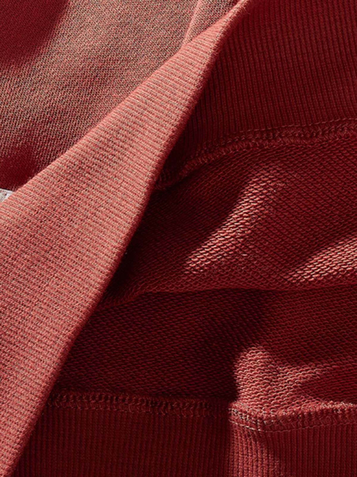 製品画像: 5色展開のクラシックなヘビーウェイトパイルクルーネックスウェットの全体画像
詳細画像: ヴィンテージ感のある5色展開のクルーネックスウェット、逆三角形リブパッチのディテール画像