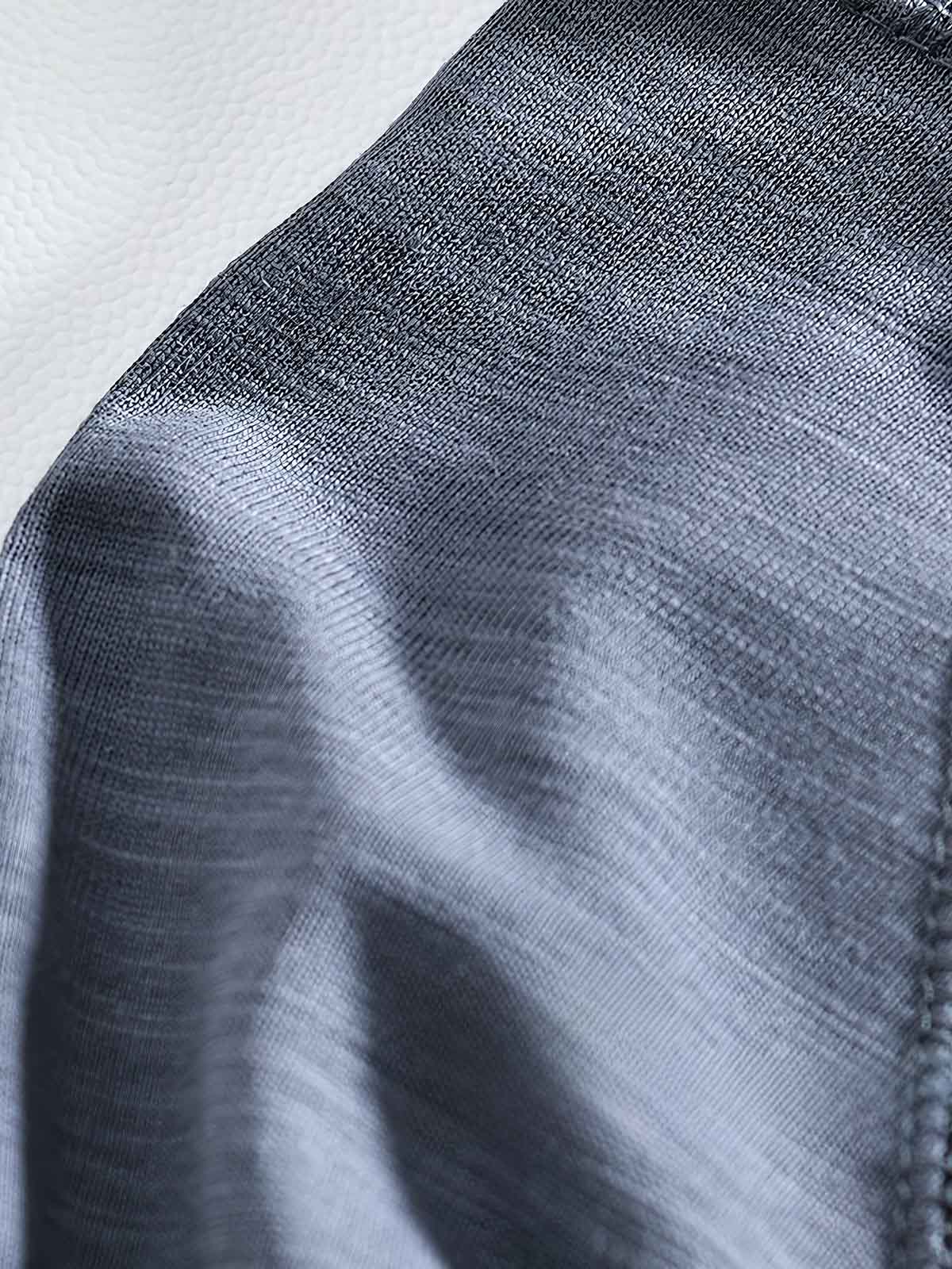 製品画像: ヘビーウェイト竹節糸長袖Tシャツの正面展示
詳細画像: リブネックとラグランスリーブのディテール展示