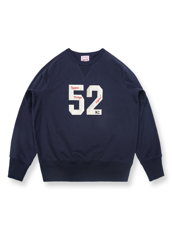 「52」プリント入りの500Gヘビーウェイトスウェットシャツ