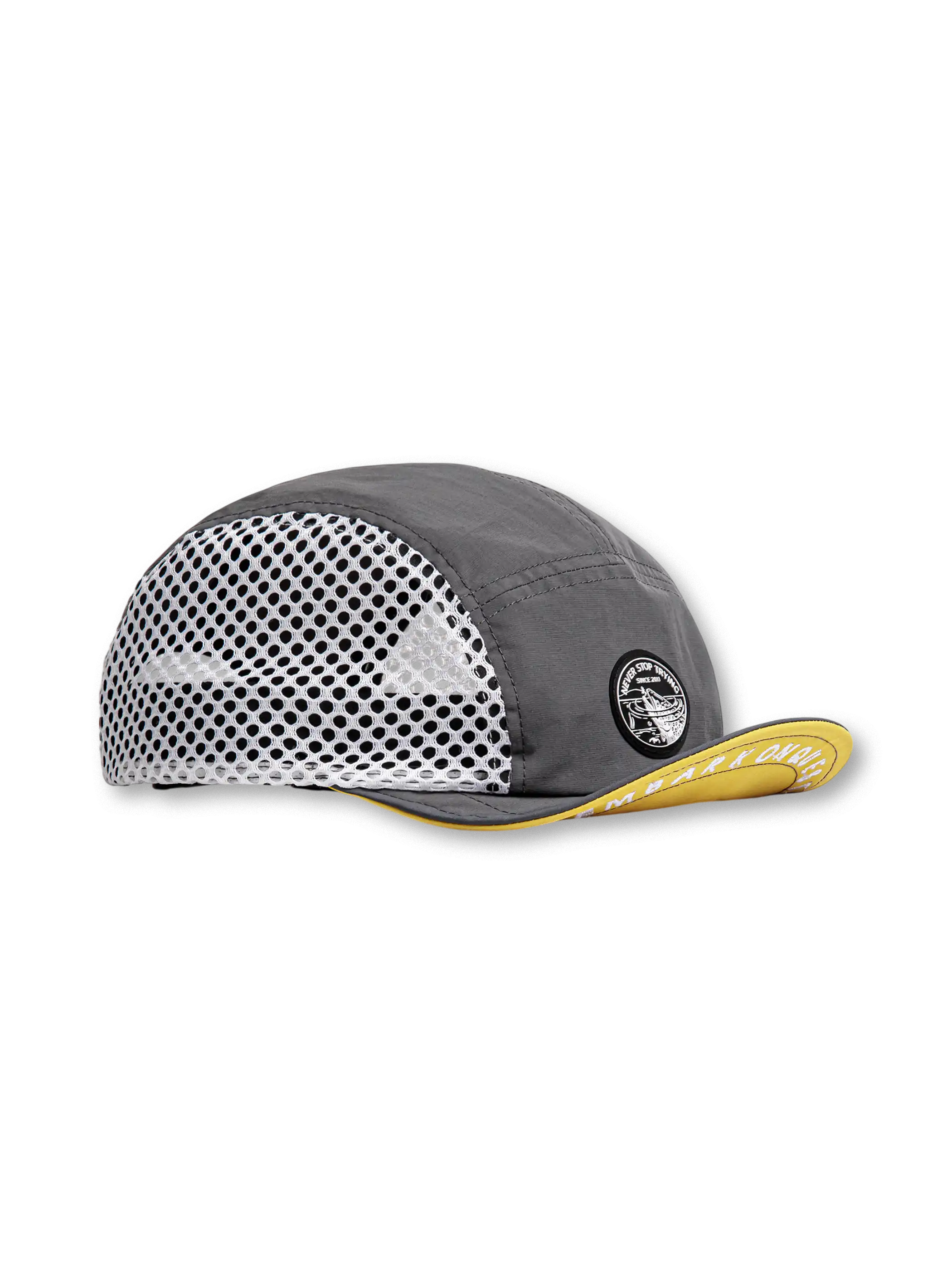 高通気メッシュとリバーシブルブリム、刺繍が特徴の限定5パネルコントラストキャップ。