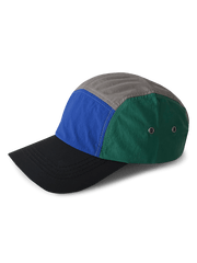 製品画像: 4種類の異なるカラー切り替えデザインの5パネルキャップの正面画像