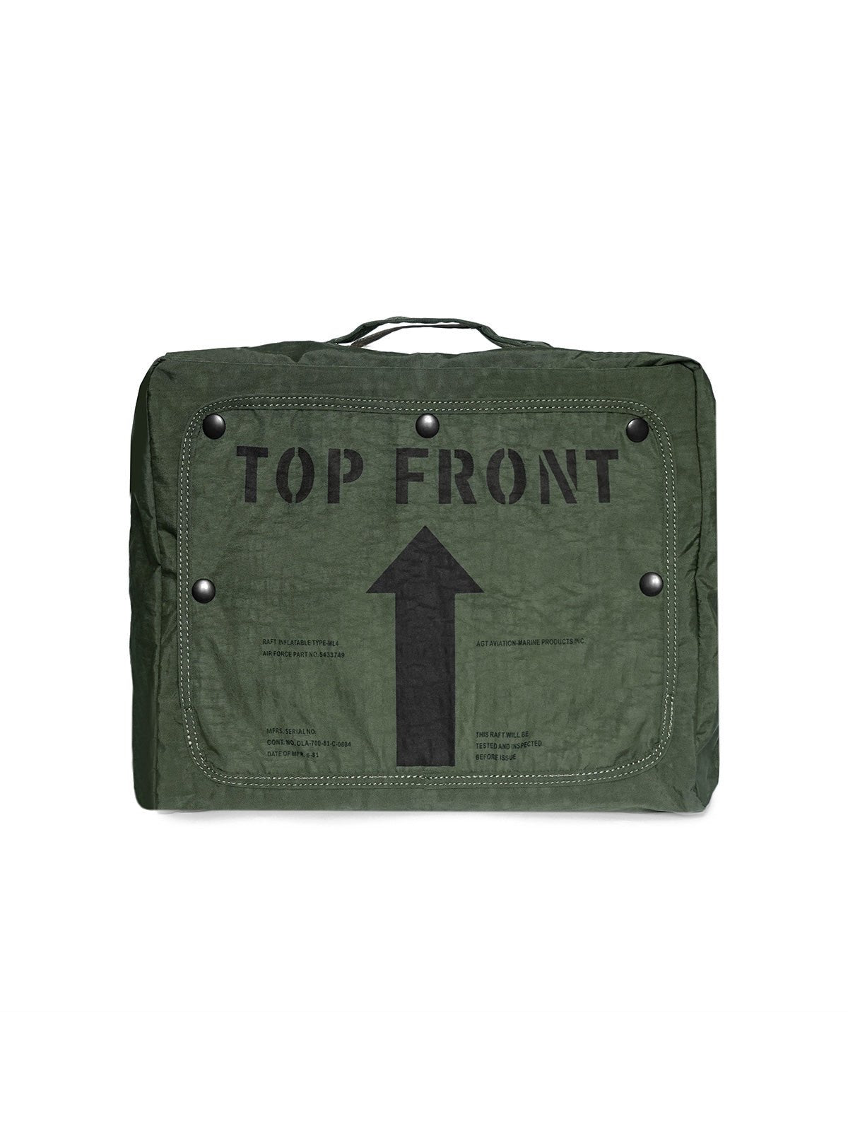 フロントジッパーとサイドポケットのディテール画像