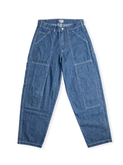 アメリカ初期ワークウェア着想のダブルニー補強付き8.5oz竹節デニムパンツ。酵素加工とアンティーク金具使用。