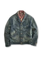 ヴィンテージ加工が施された西部淘金風デニムジャケット、前面に複数ポケット
