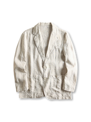 ウォッシュ加工されたリネン素材のテーラードジャケット、フロントに二つボタンとパッチポケッ