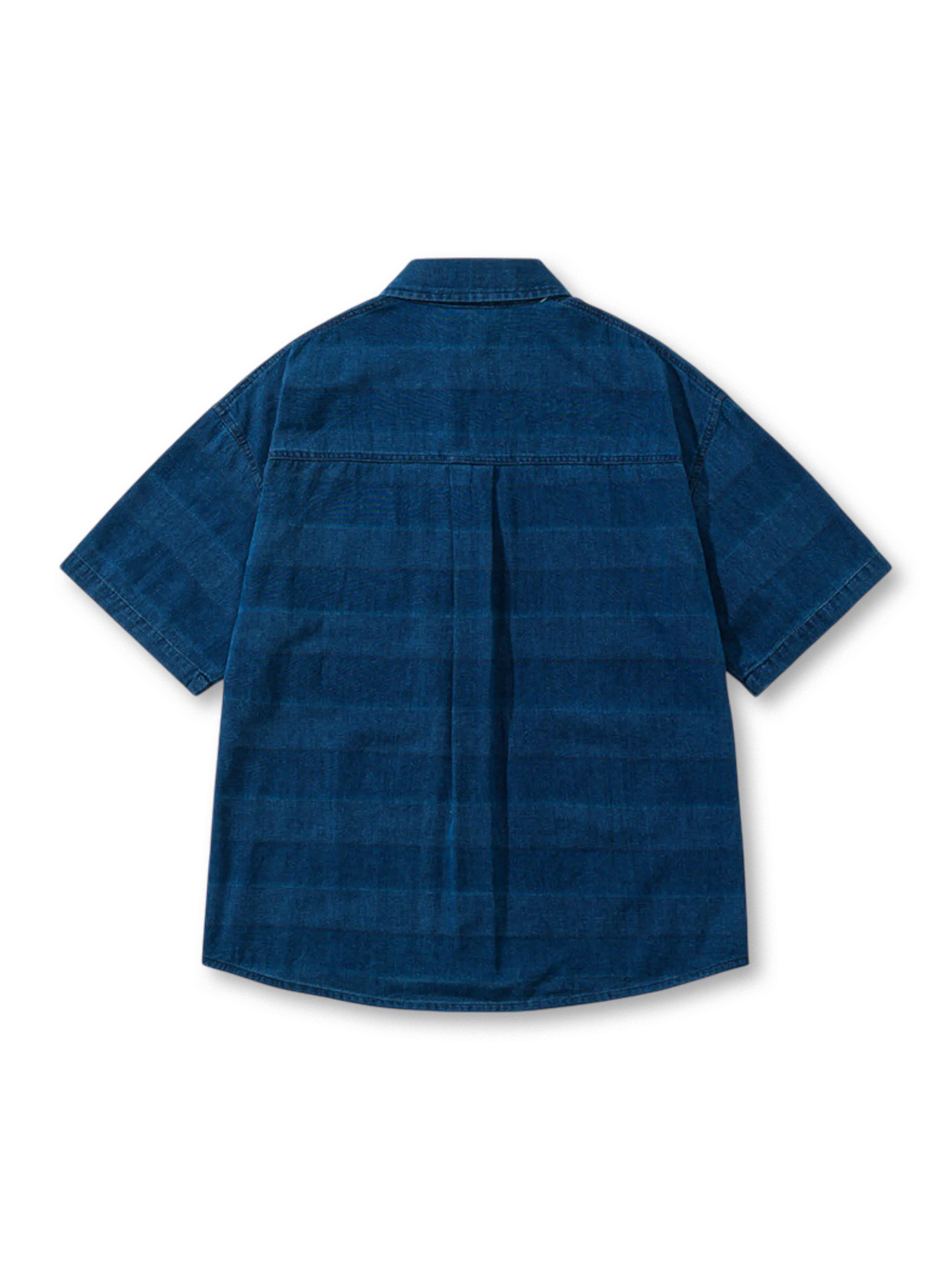 フロントに胸ポケットを配したインディゴチェック柄半袖シャツ
