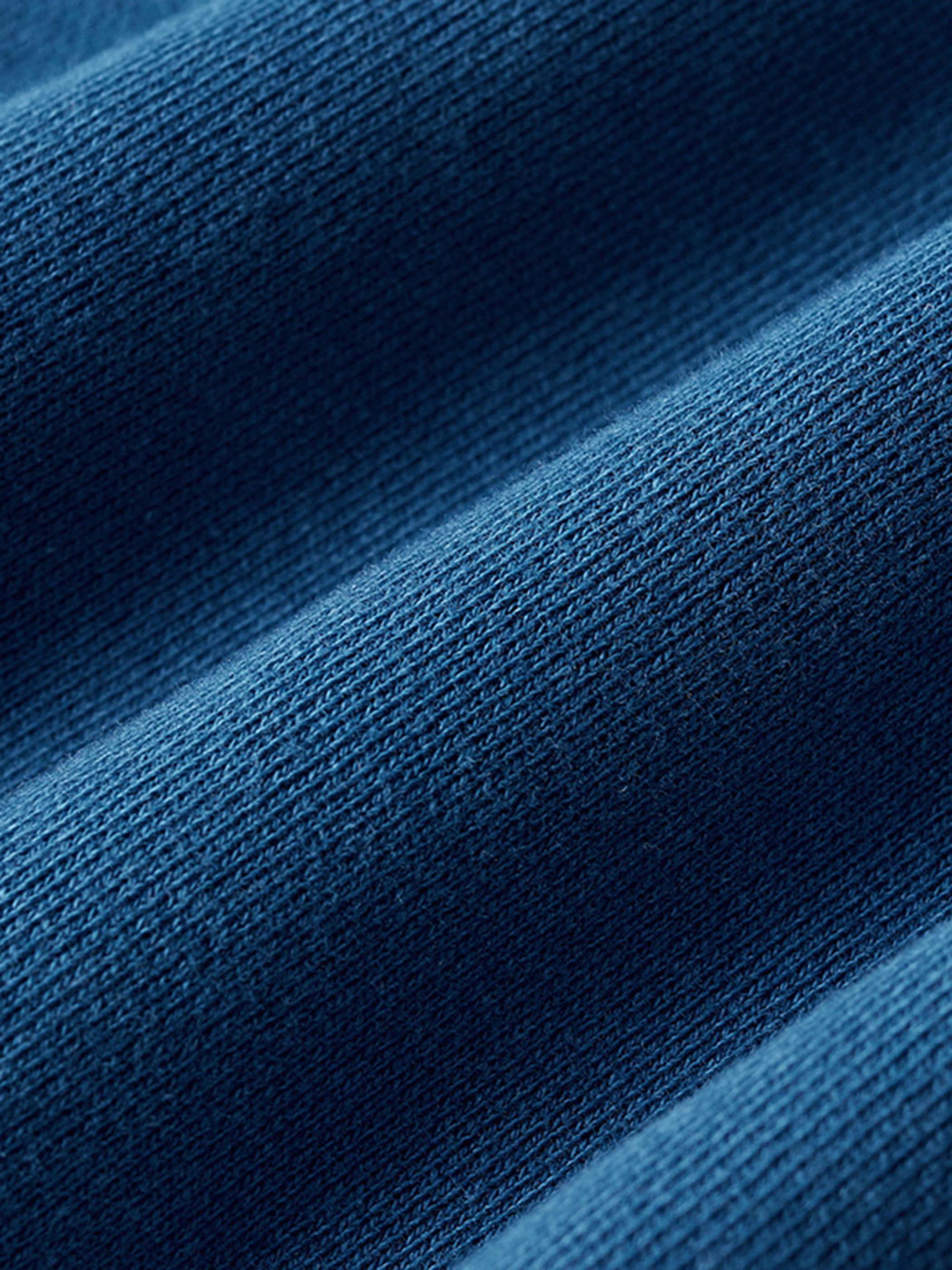 グラデーション染めとウォッシュ加工によるヴィンテージ感のあるディテール特写