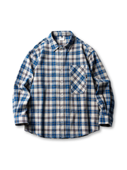 コットン×雪ニール糸の配色チェック生地で仕立てられた長袖シャツ、ややゆったりとしたシルエット