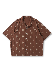 ブラックカラーのオープンカラーシャツに胸元と背面のクロス刺繍が際立つ前後全体像
