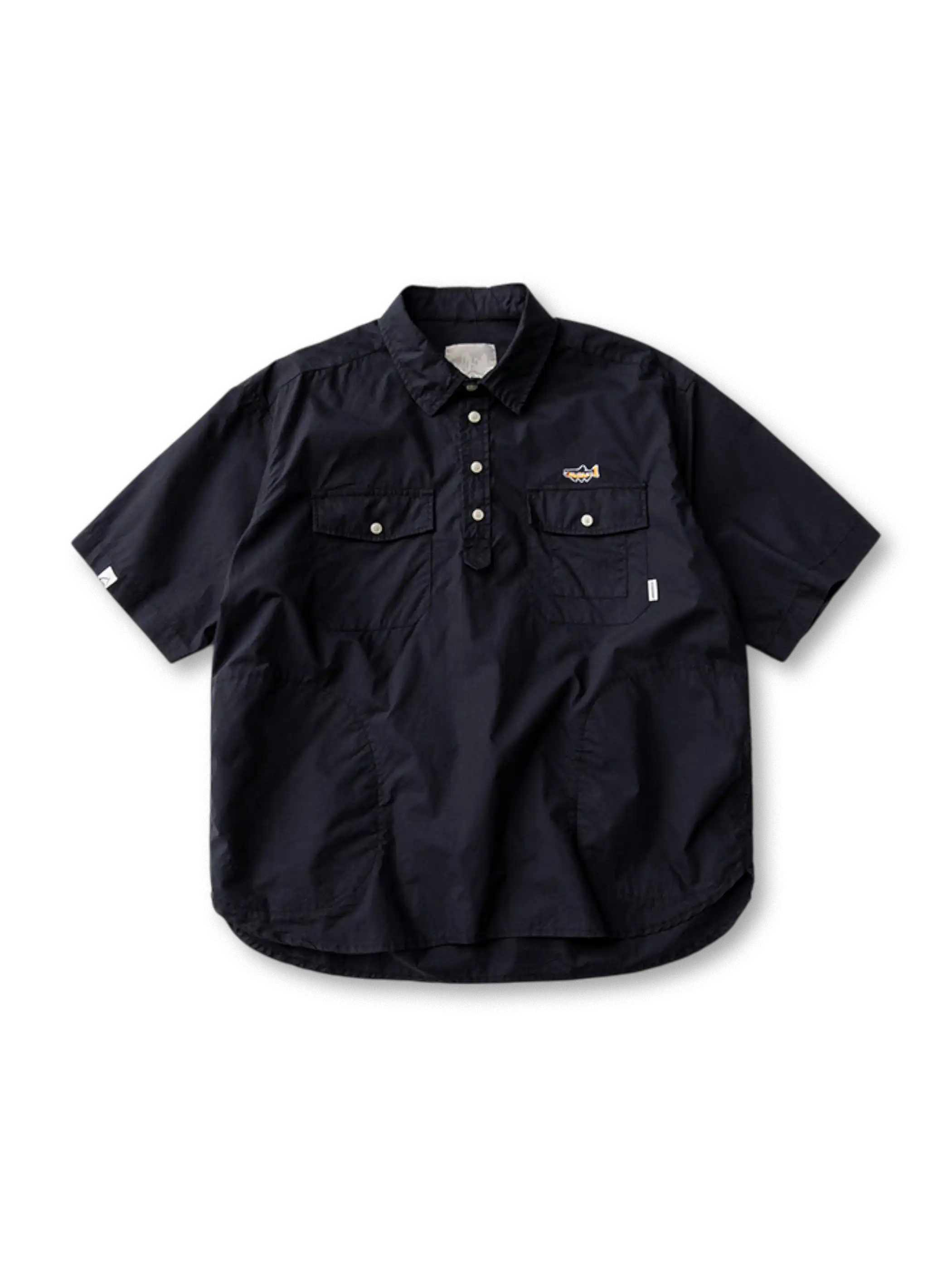 ベージュ、ブラウン、ネイビーの刺繍フィッシングショートスリーブシャツ3色展開