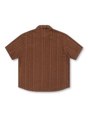 ブラウンの透かしジャカード織りショートスリーブシャツ全体
