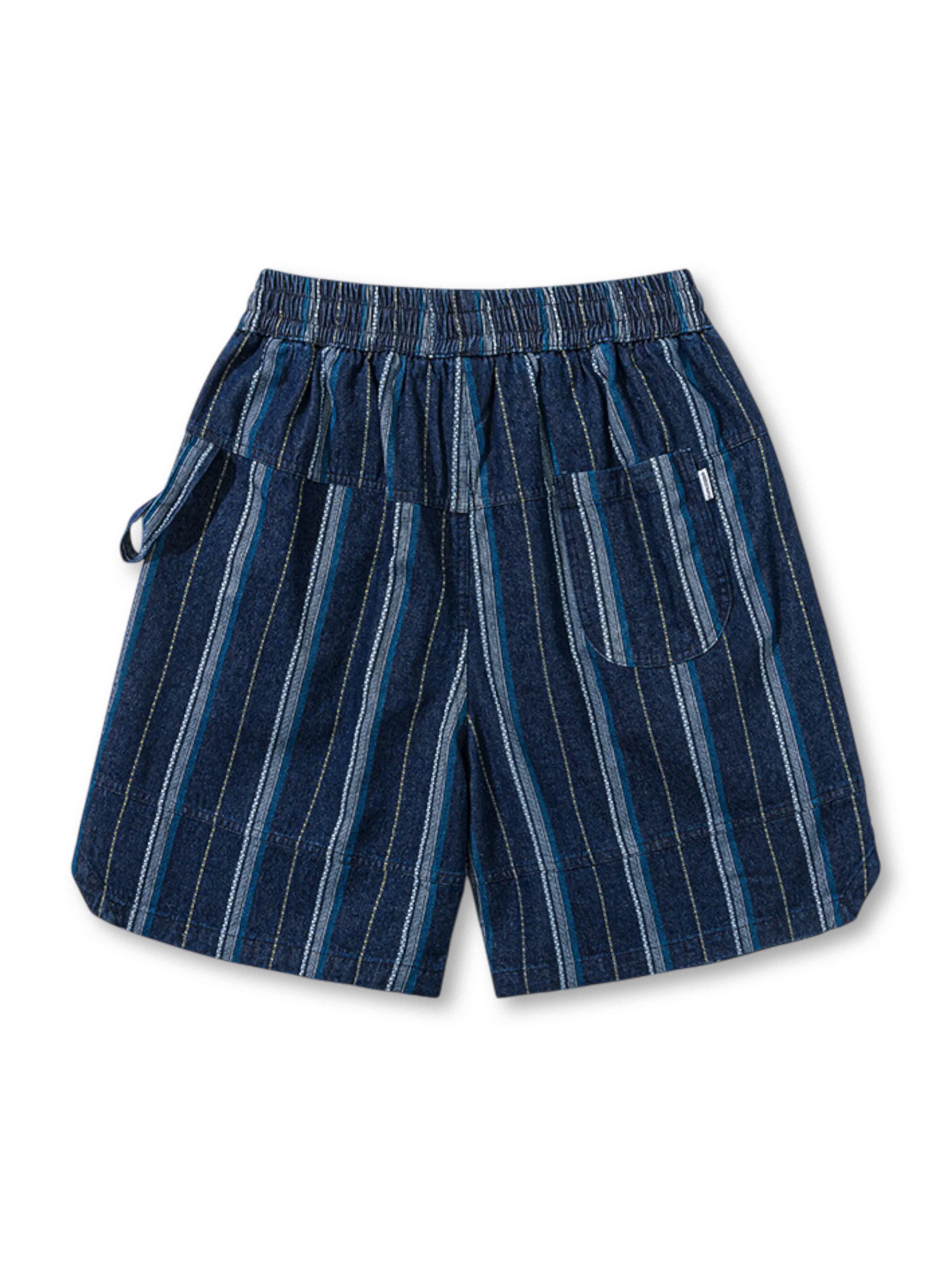ストライプ柄のウォッシュドワイドショートパンツ