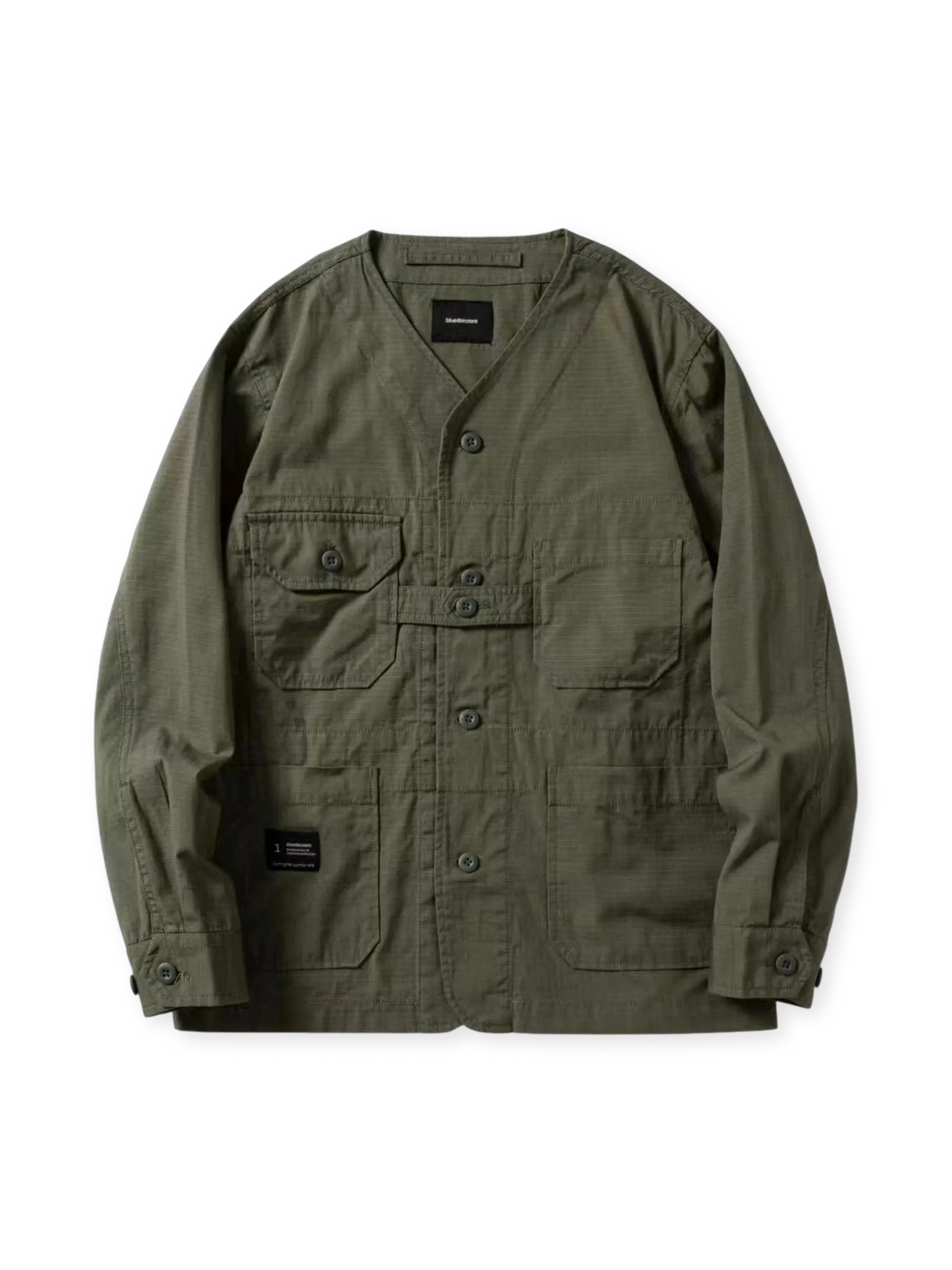 製品画像: ノーカラー マルチポケット ミリタリージャケットの正面全体イメージ
