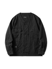 製品画像: ノーカラー マルチポケット ミリタリージャケットの正面全体イメージ
