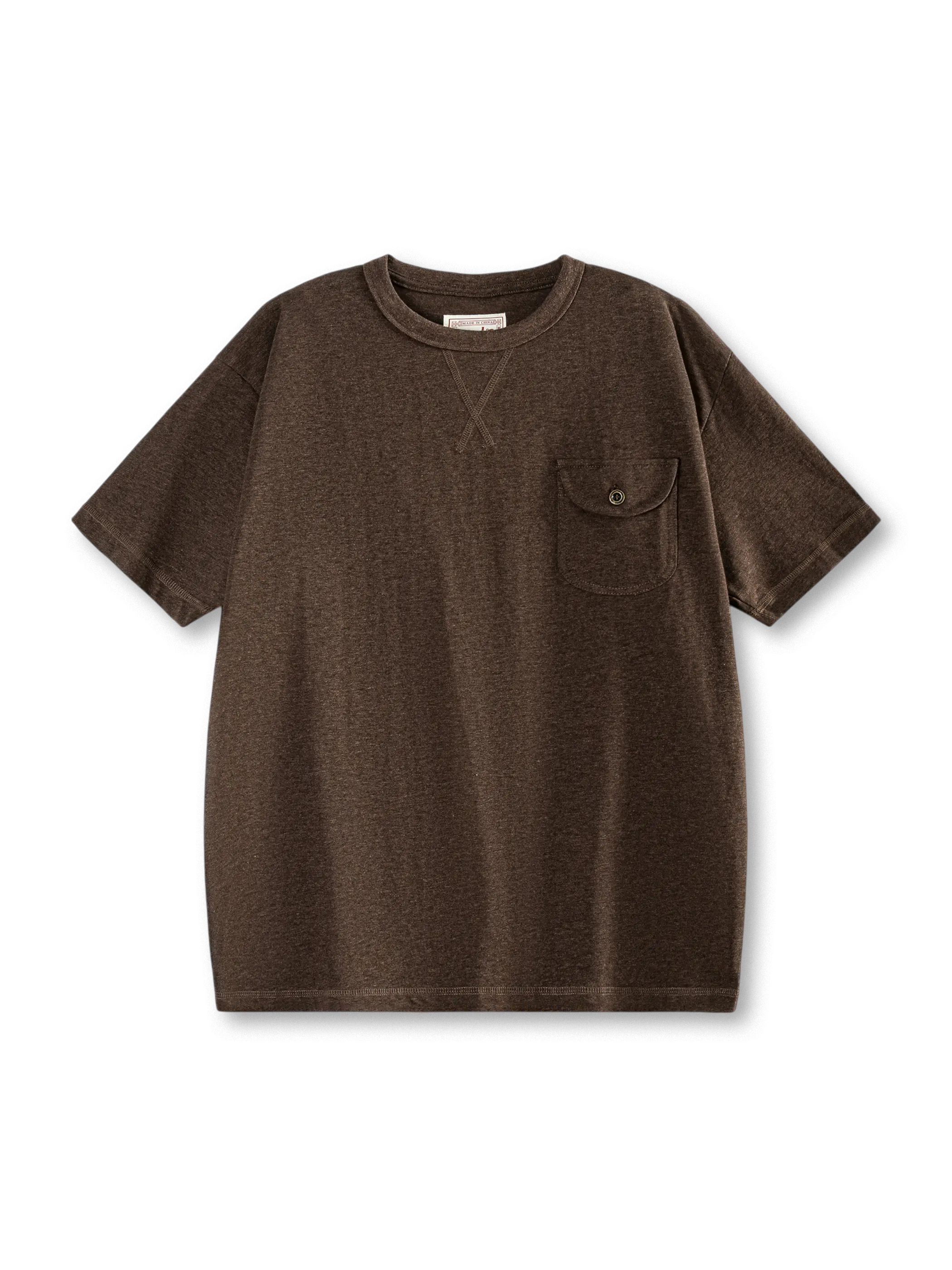 花色糸特有のムラ感が楽しめるヘビーウェイトTシャツ、フロントポケットに牛角ボタンが付いている