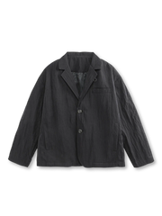 グレーカーキの撥水ナイロンジャケット全体像、スタンドカラーとボックスシルエットが