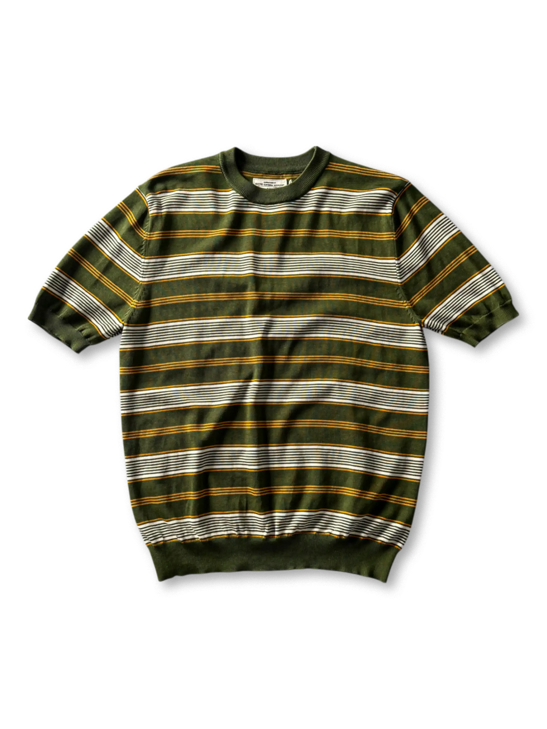 4色展開のヴィンテージストライプTシャツ、太めのボーダー柄とリブ仕上げが見える

詳細画像: ニット素材のライセル生地、クルーネックと袖リブの縫製ディテールがわかるクローズアップ