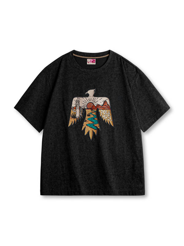 黒のコットンTシャツに刺繍とモニュメントバレー風プリントで雷鳥モチーフを大きくあしらったデザイン