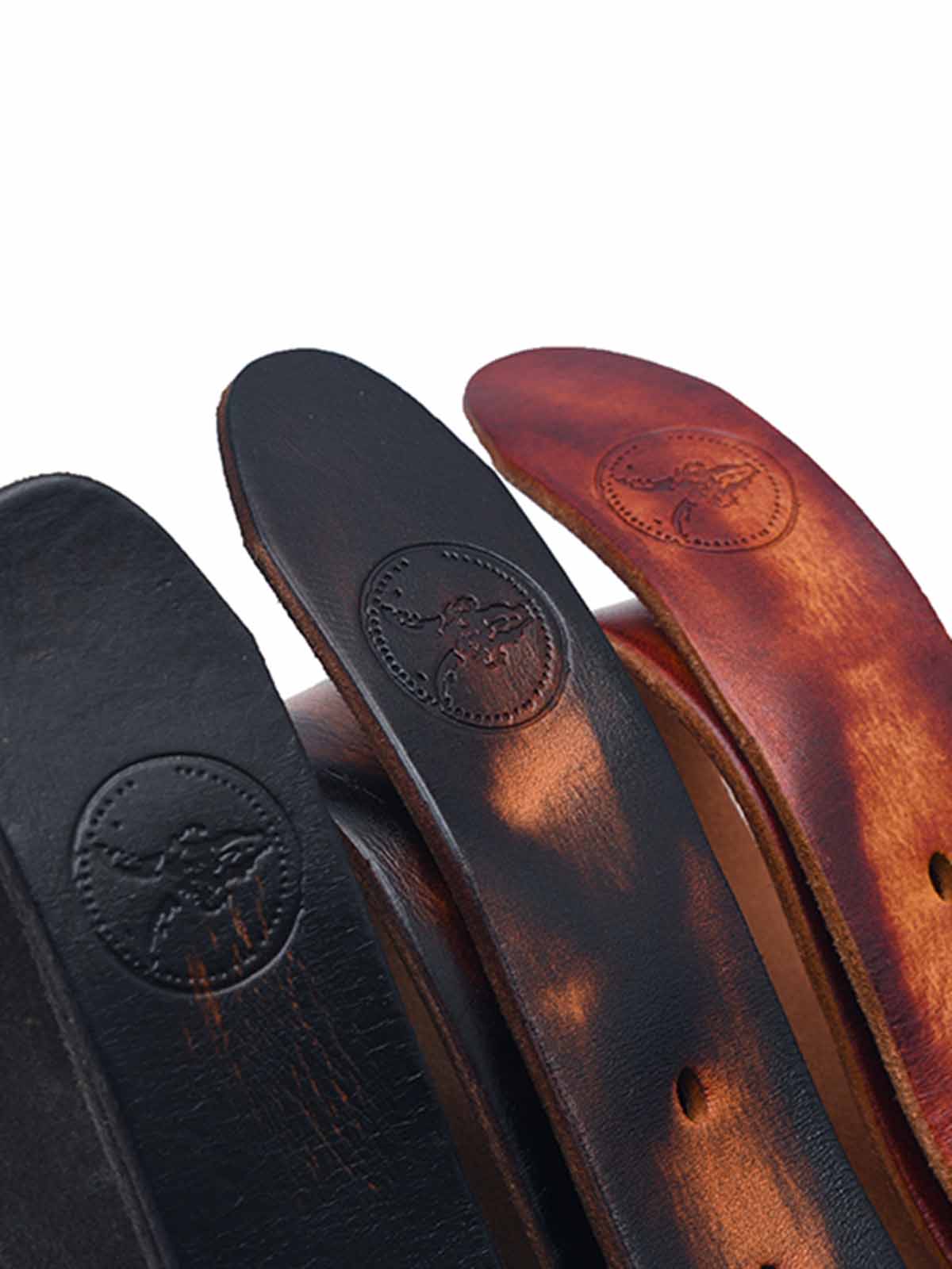 スナップバックルとウォッシュ加工ディテールの特写