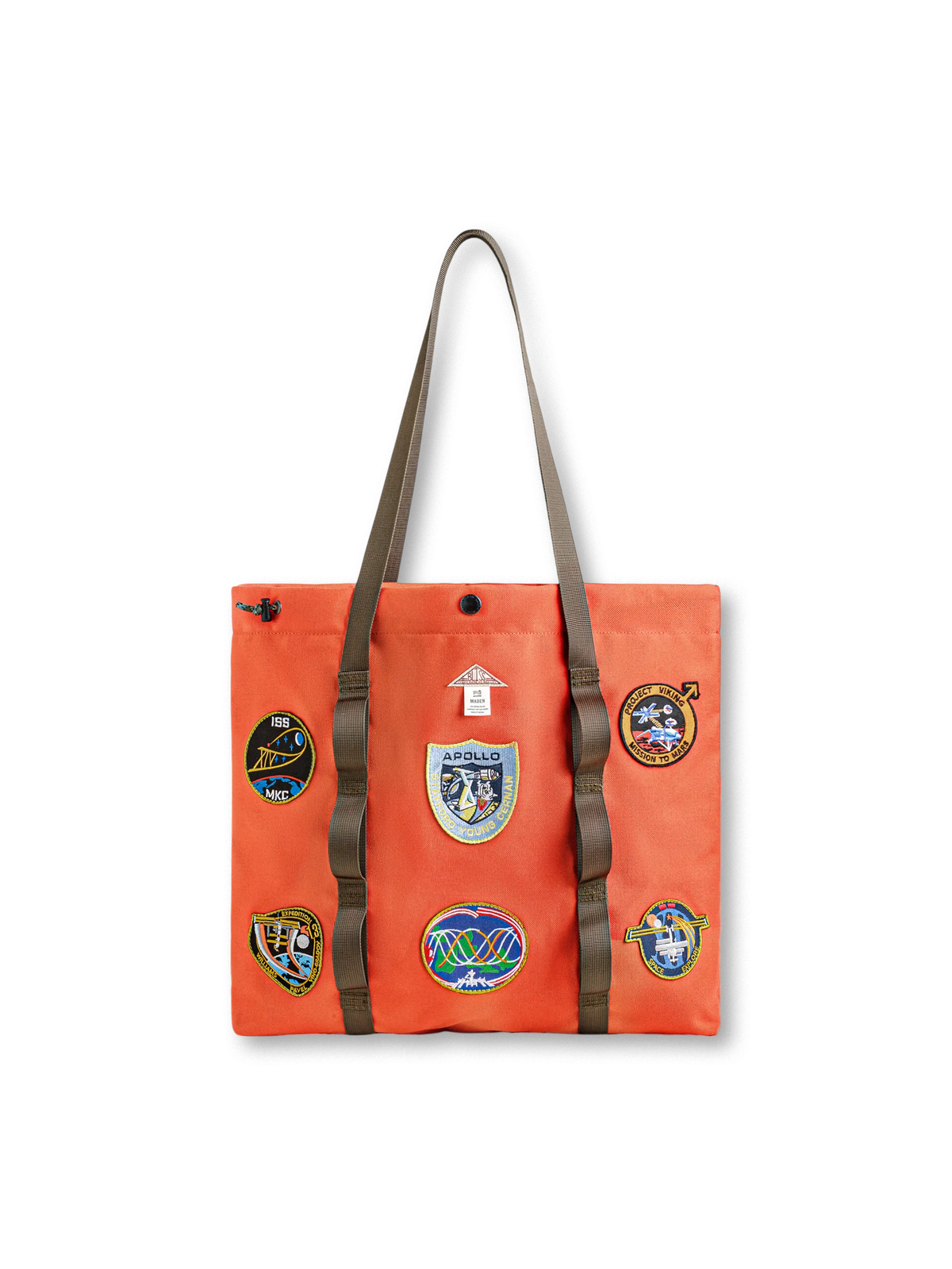 アポロ号テーマの刺繍が施されたオレンジ色のナイロン製トートバッグ。大容量で機能性があり、デザイン性も高い。

