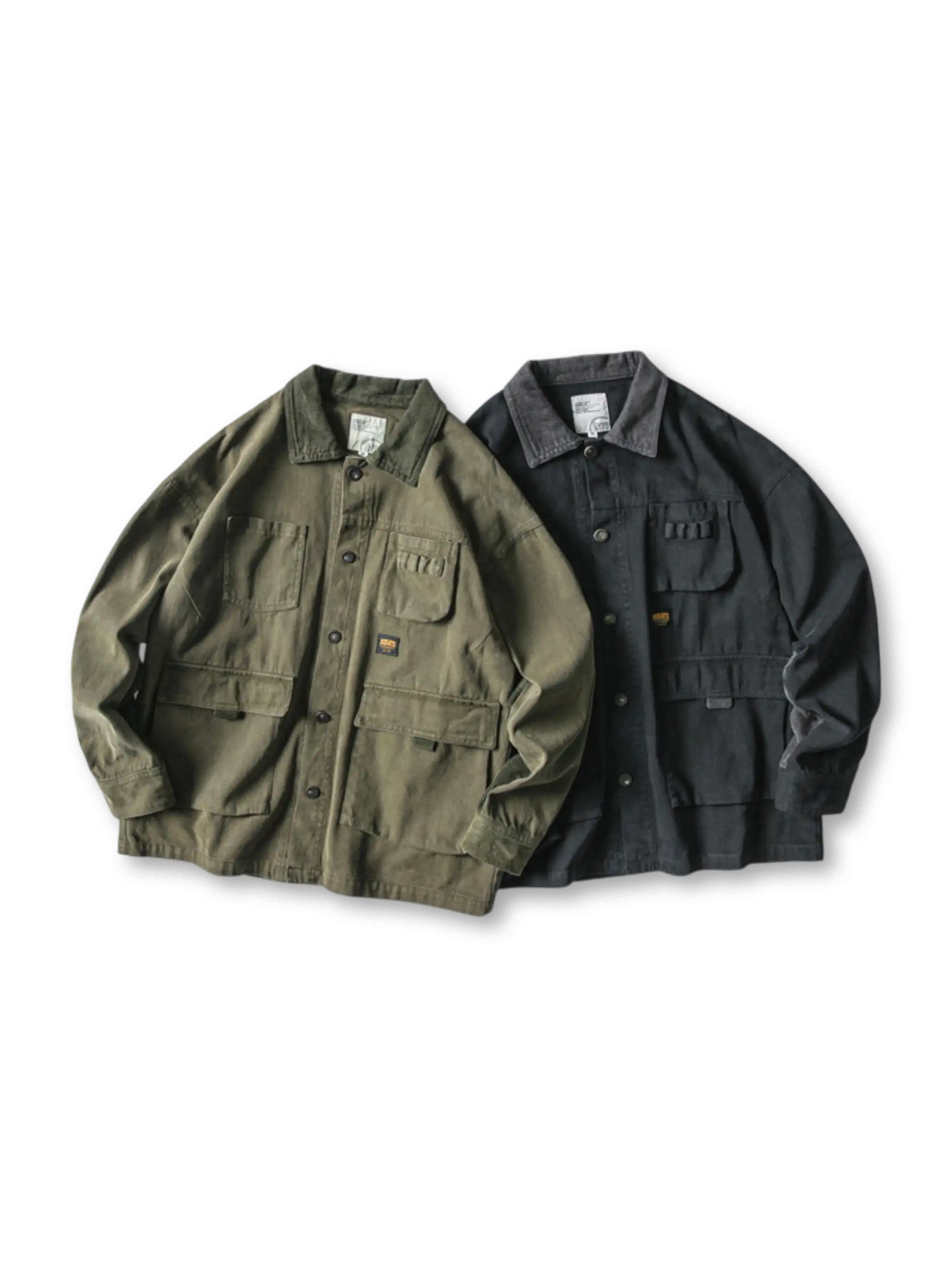 多数のポケットが配置されたワークジャケット
