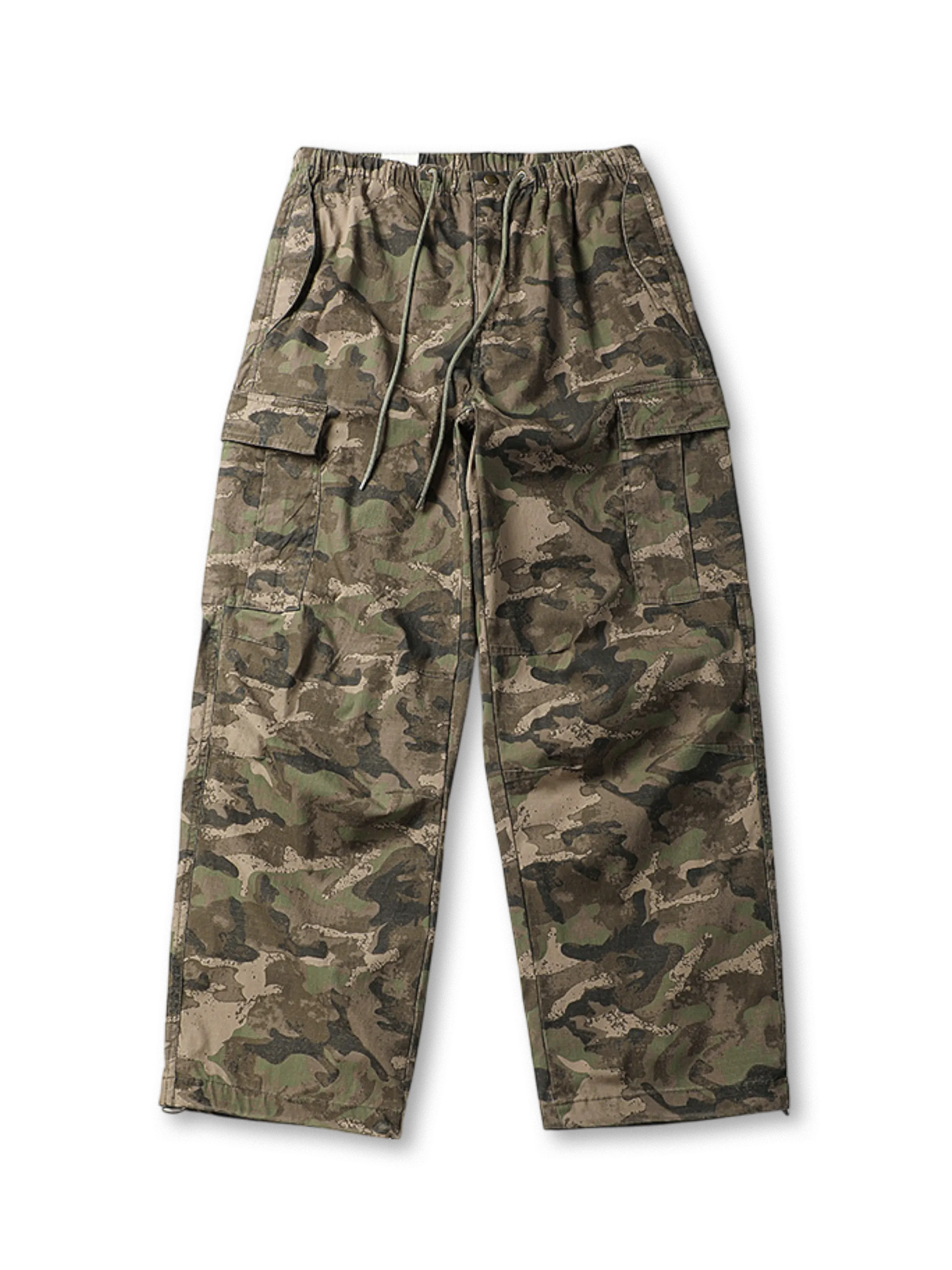 迷彩柄のカジュアルパンツ