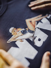 NAVYピンナップ刺繍Tシャツ