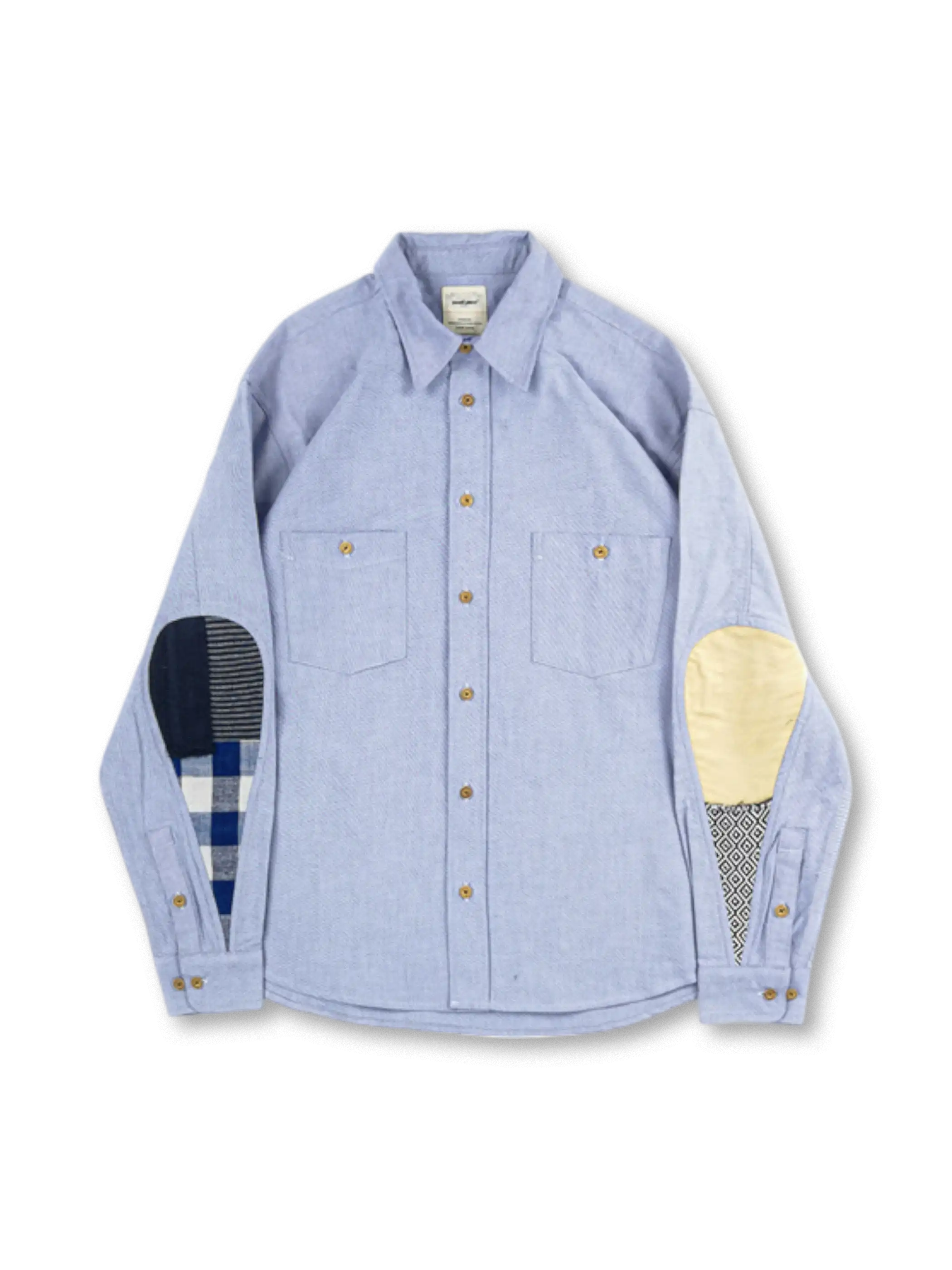 水滴型パッチワークが施されたオックスフォードシャツ全体像。肘部分のパネルが特徴的
