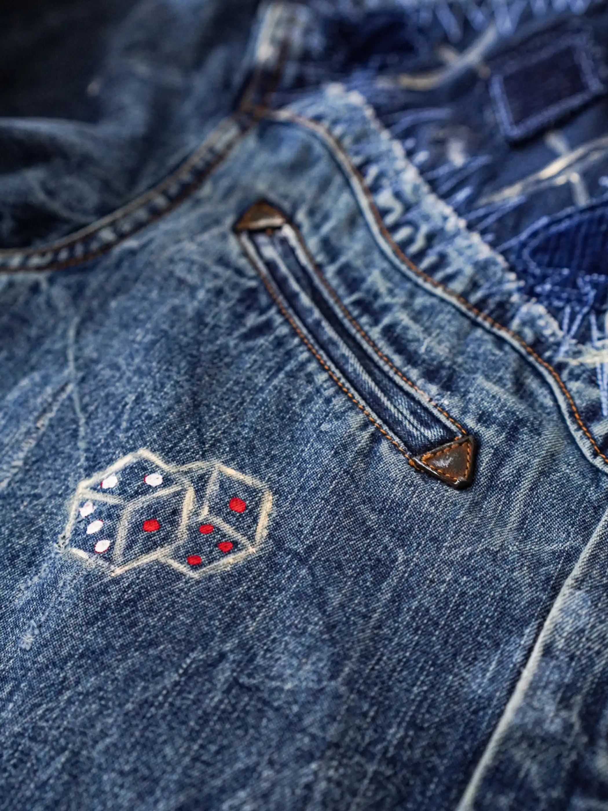 多種素材をパッチワークしたデニムウエスタンシャツのフロント全体