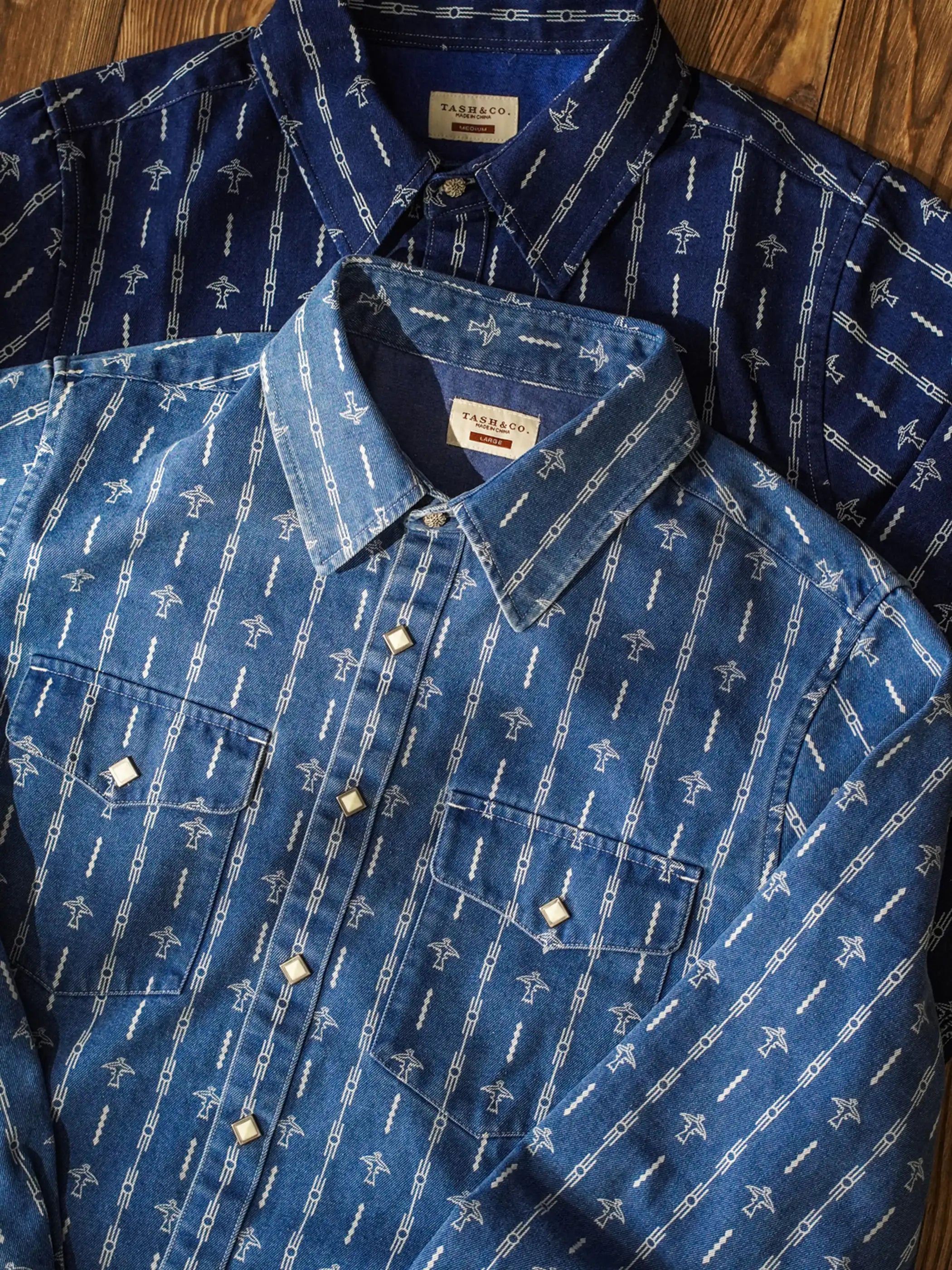 サンダーバードのワバッシュ抜染模様が全面に施されたデニムウエスタンシャツ