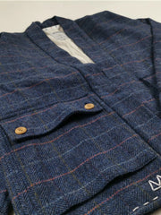 ヴィンテージチェックの粗花呢ジャケットの全体像。アンティーク風のディテールが際立つ。