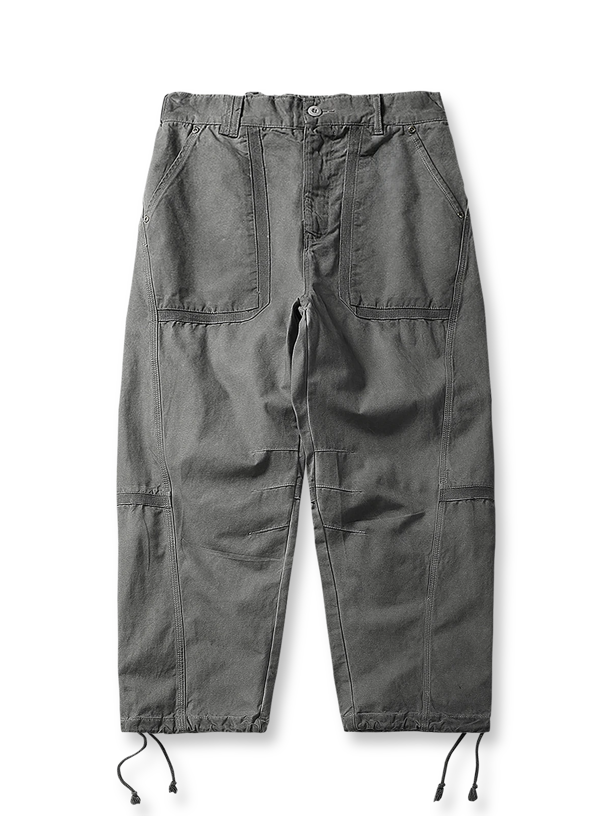 ワイドシルエットと多機能ポケットを備えたドローストリングウエストのカーゴパンツ。アウトドアやカジュアルに最適なデザイン。