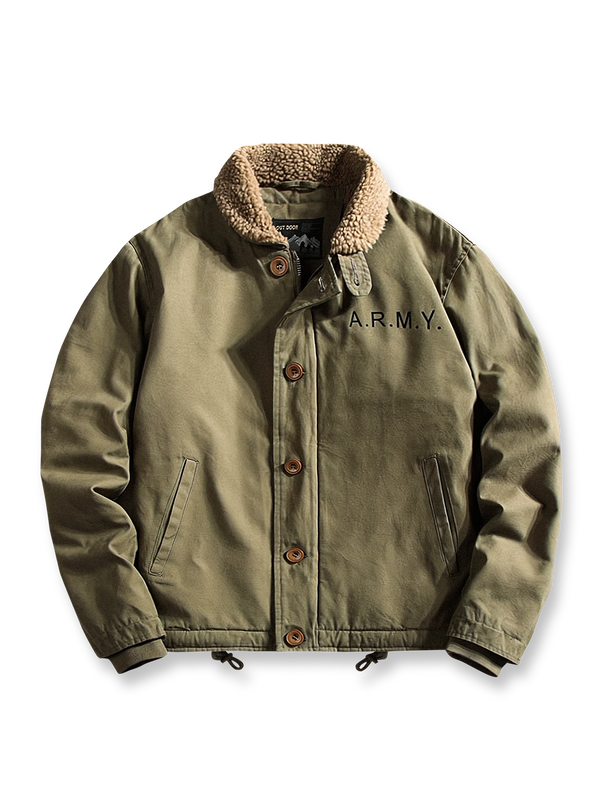 WWII米軍N-1デッキジャケットを再現した中綿入り防風ジャケット。ボタンとジッパーの二重構造、刺繍入り。