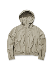 フーデッドナイロンジャケットの正面・背面を並べたイメージ