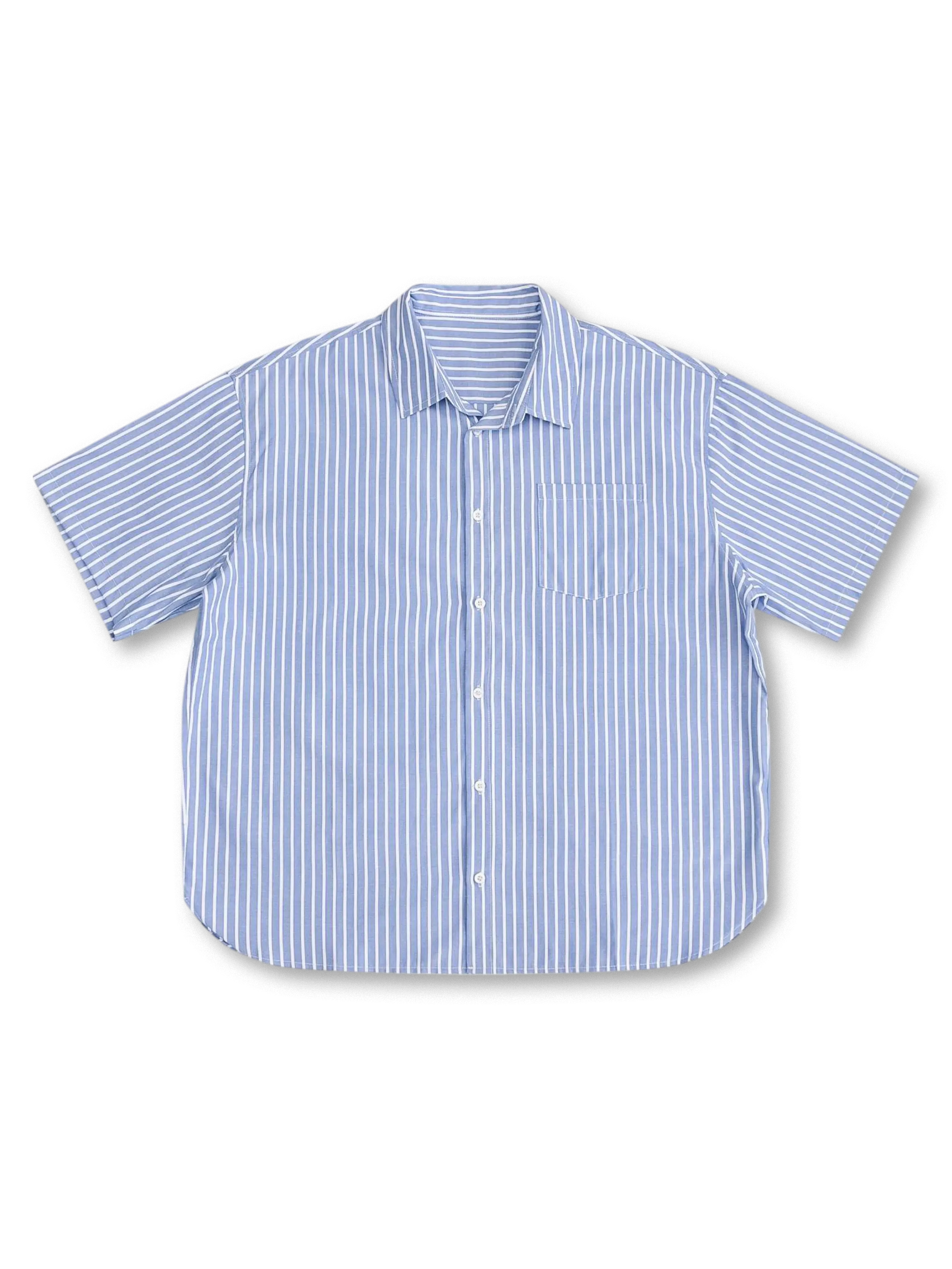 前面全体のクリーンフィットストライプオーバーシャツ
