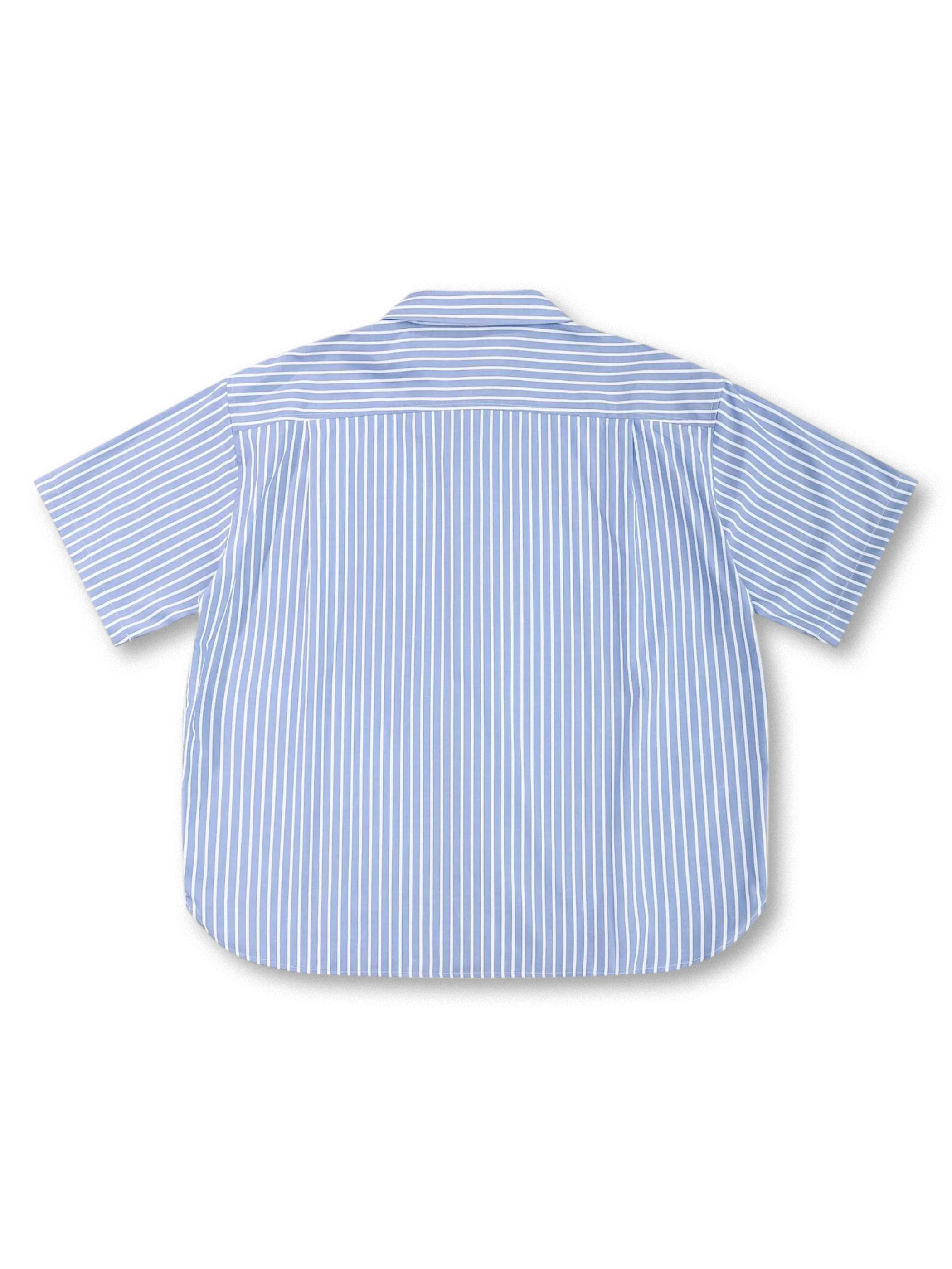 前面全体のクリーンフィットストライプオーバーシャツ
