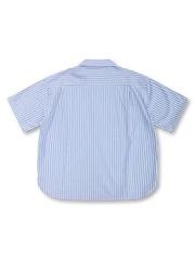 前面全体のクリーンフィットストライプオーバーシャツ
