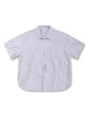 前面全体のクリーンフィットストライプオーバーシャツ
