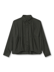  前後差イレギュラーヘムドロップショルダーシャツ全体像