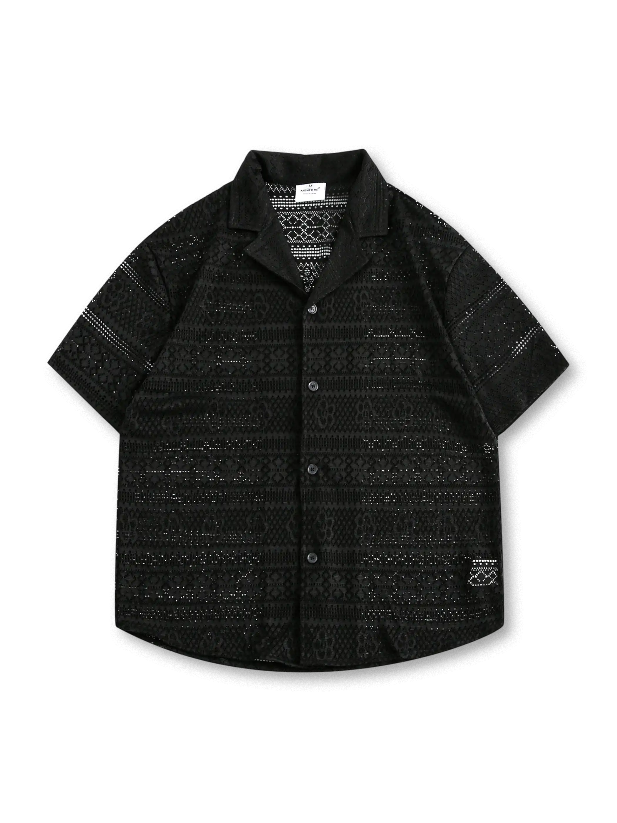 レースのような透かし柄が全体に施された、半袖キューバシャツのフロント全体像