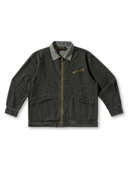 グリーンカラーの襟とボディにやや褪せ感があるワークジャケット