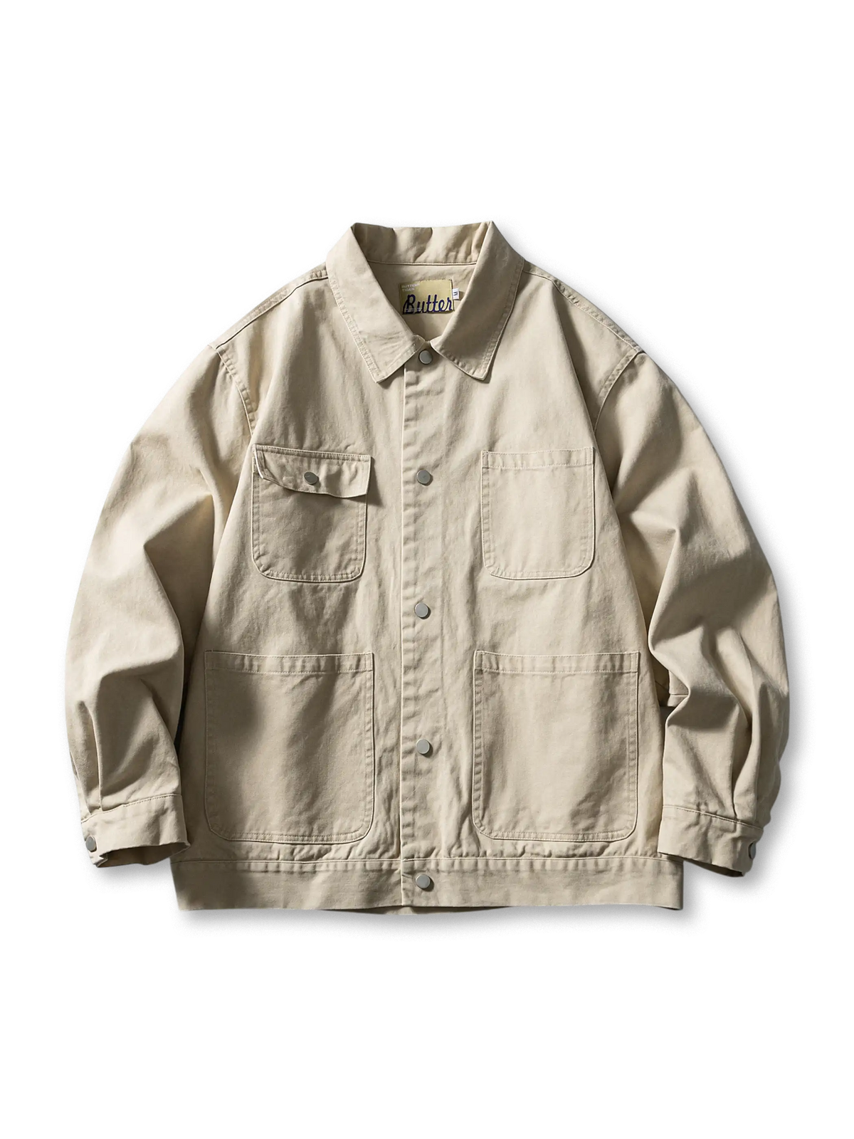 ベージュやカーキなど落ち着いたカラーリングで、フロントポケットが2つあるフレンチワークジャケット