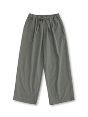 前面から見たアウトドアウォッシュドクイックドライパンツ