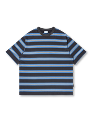 製品画像: グレーベースにブラックラインのストライプが入った半袖Tシャツ