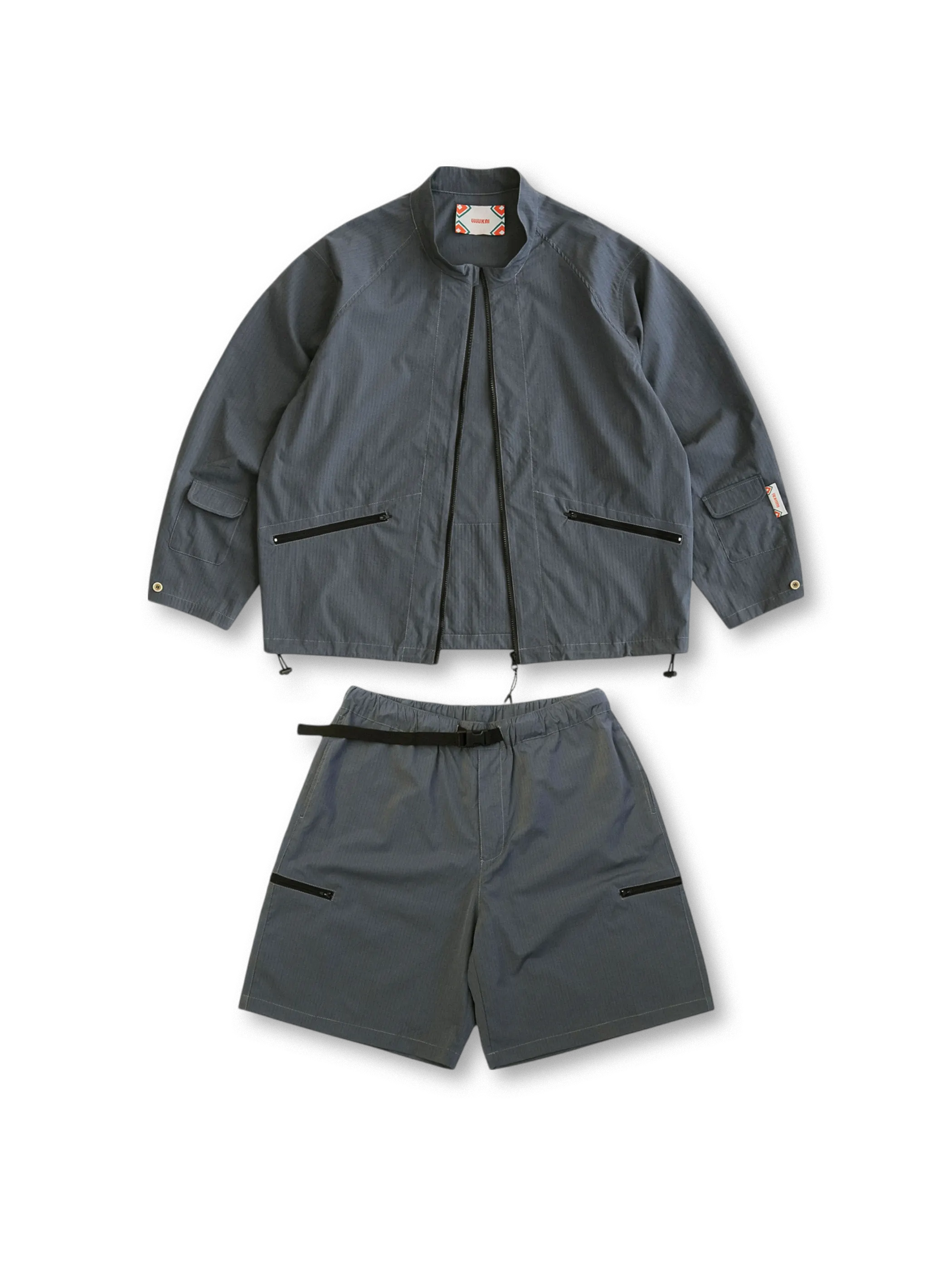 ジャケットとショーツのセットアップ全体