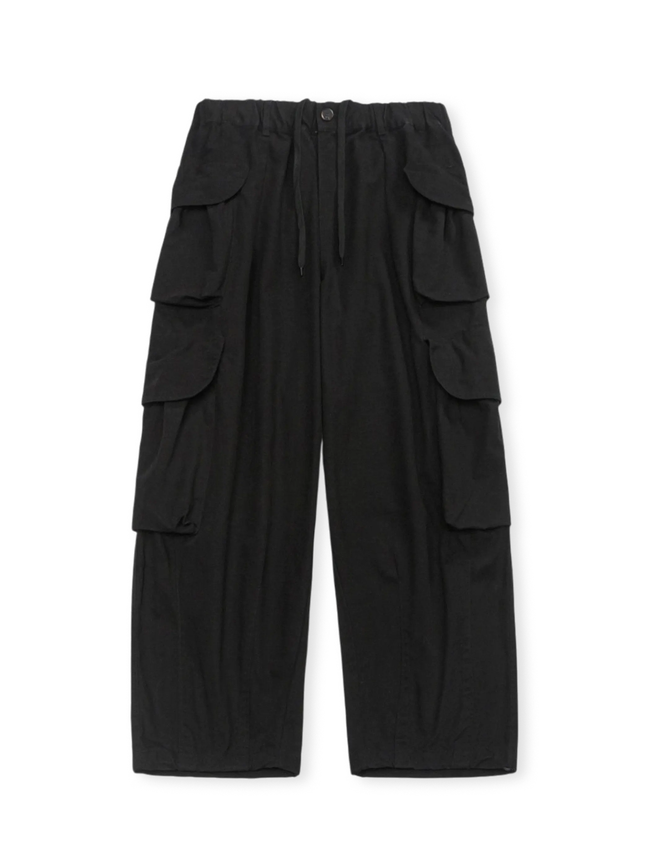 オリーブグリーンまたはチャコールブラックの重厚水洗いワークパンツ全体外観（多機能ポケットが際立つ）