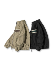 胸元に配色ラインが入ったスタンドカラージャケット