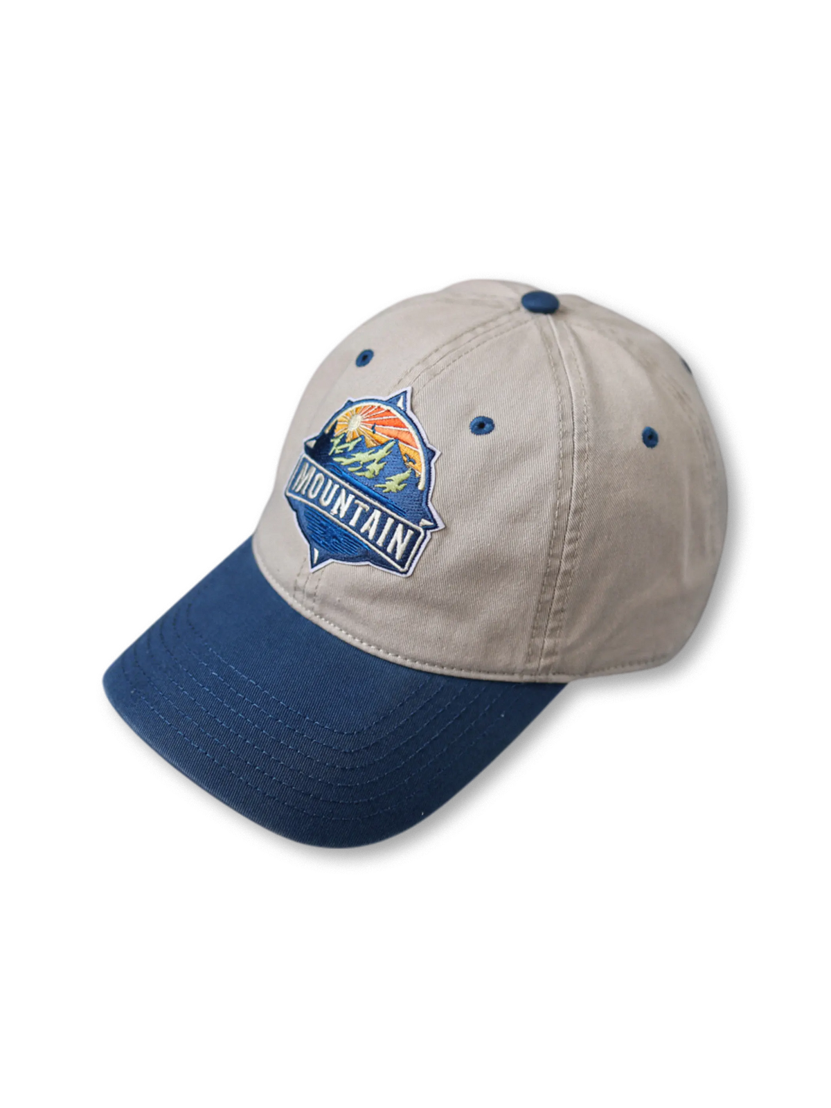 アウトドア山刺繍キャップの正面