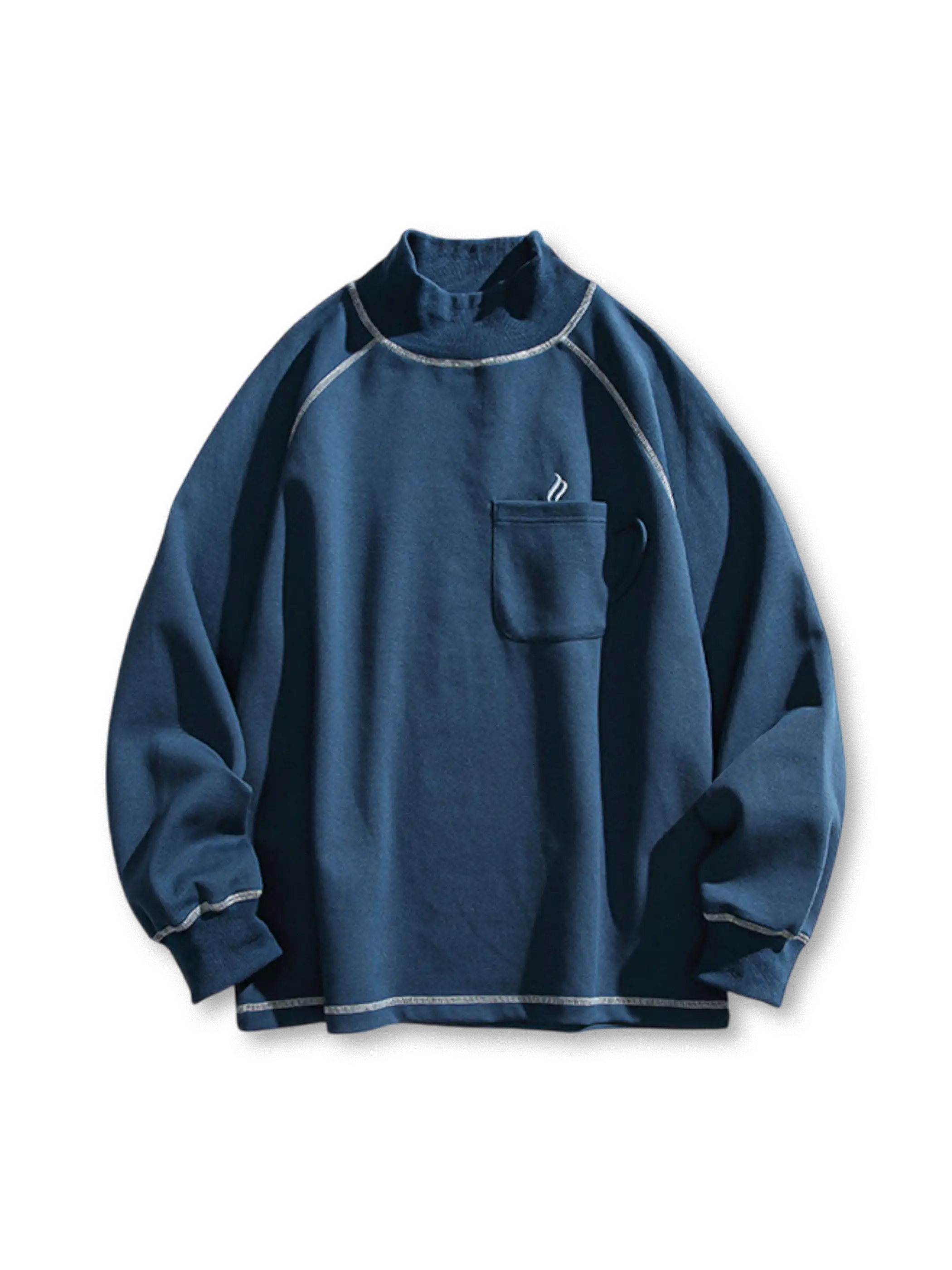 小さめハイネックとコントラストステッチが特徴の長袖スウェット