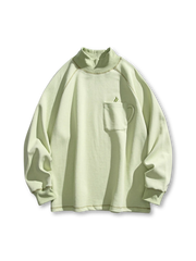 小さめハイネックとコントラストステッチが特徴の長袖スウェット